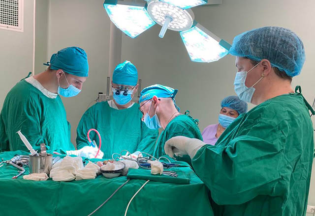 Intervenţiile neurochirurgicale de urgență reluate la SCJU Sibiu: medicii au extirpat o tumoare cerebrală gigantă