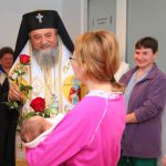 Înaltpreasfinţitul Laurenţiu, Arhiepiscopul Sibiului şi Mitropolitul Ardealului a vizitat Maternitatea SCJU Sibiu de Ziua Internaţională a Femeii