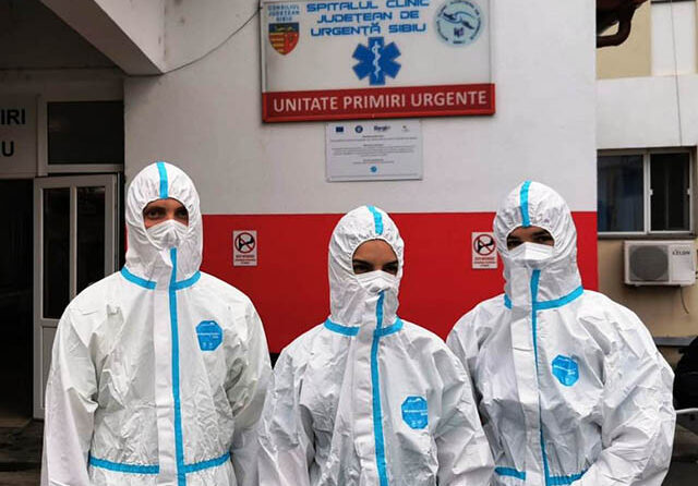 Voluntari în lupta împotriva COVID-19: studenții la medicină din Sibiu sprijină activitatea UPU
