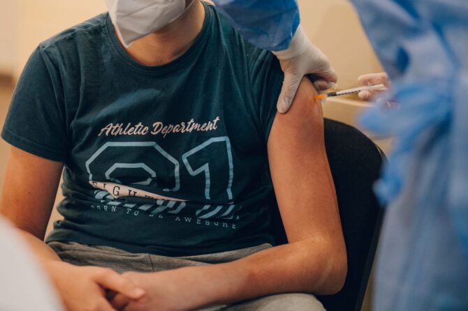 330 de persoane s-au vaccinat în weekend la Sala Thalia, la “Maratonul Vaccinării”